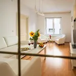 Bright And Modern 1bdr In The Center *