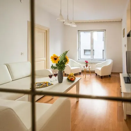 Bright And Modern 1bdr In The Center *
