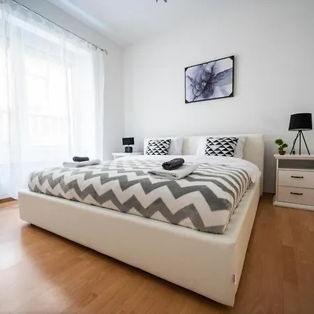 Bright And Modern 1bdr In The Center *