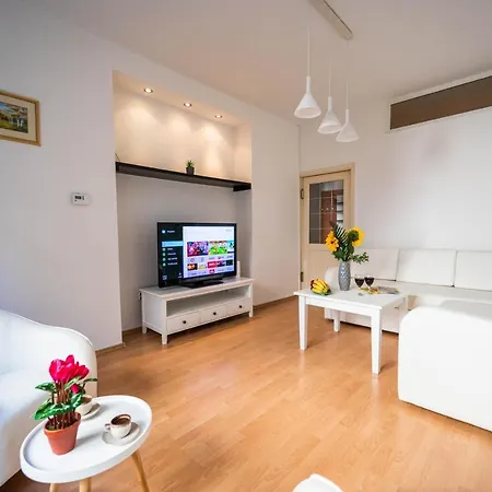 Apartment Bright And Modern 1bdr In The Center *