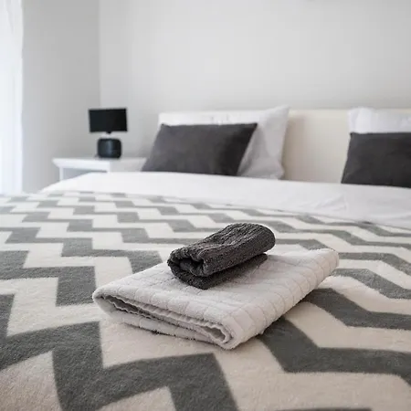 Bright And Modern 1bdr In The Center *