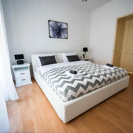 Bright And Modern 1bdr In The Center Apartment