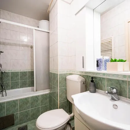 Bright And Modern 1bdr In The Center Apartamento